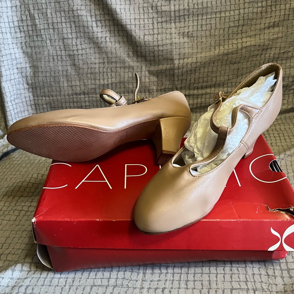 Capezio Women's Jr. Footlight T-Strap Character Shoe - Caramel